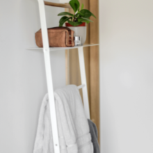 Redel rätikuhoidja riiuliga valget värvi Artifex Living e-pood