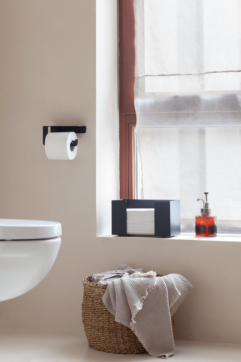 WC-paberi hoidja seinale Diara – must