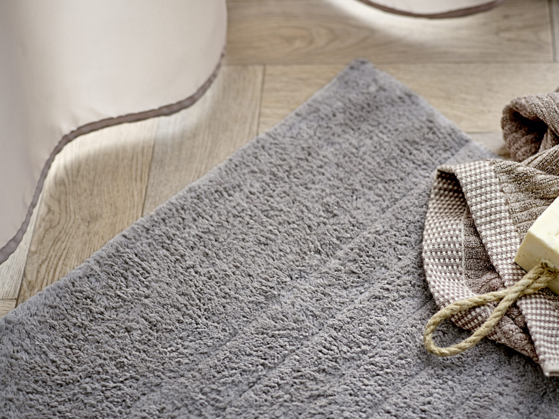 Soft bath mat 50 x 80 cm – grey